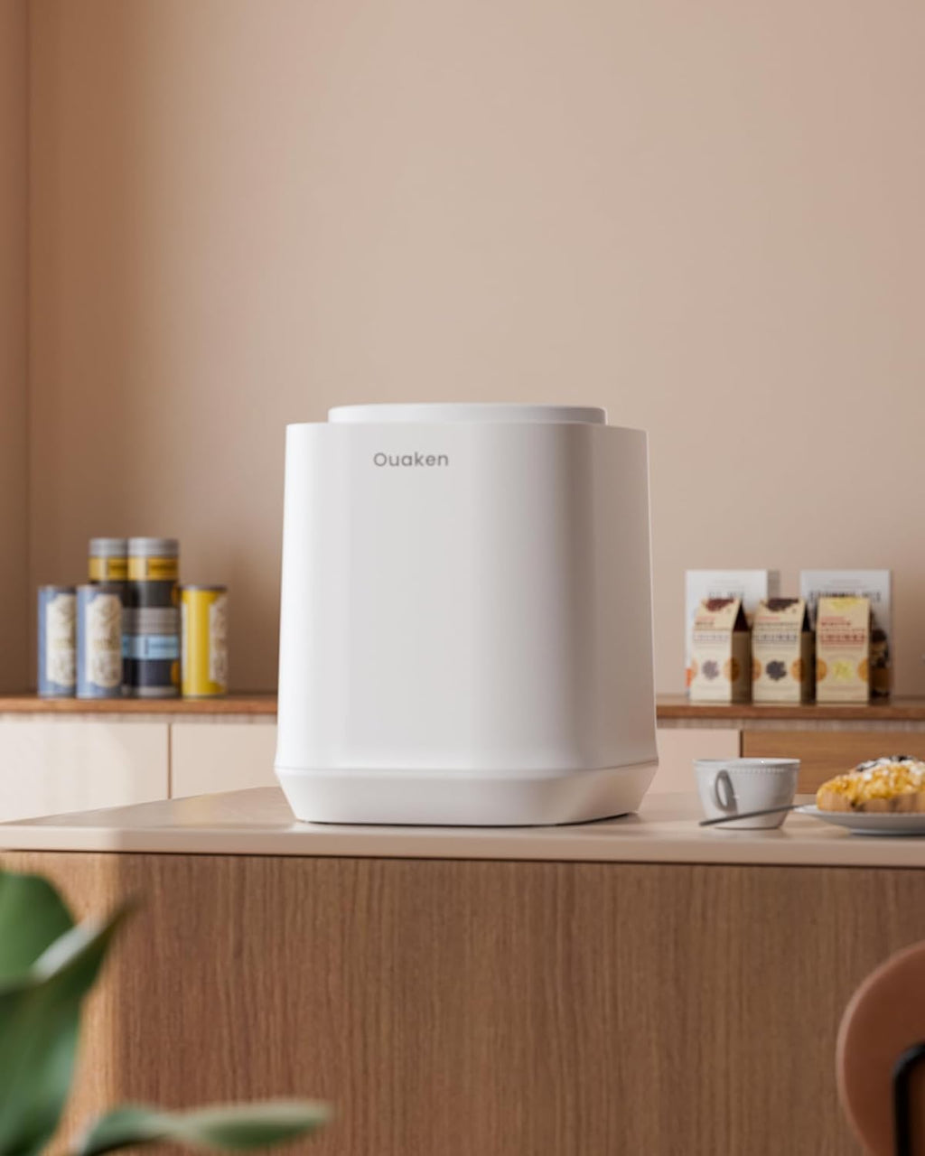 Ouaken 4L Electric Composter for Kitchen, Smart Countertop Compost Bin, Odorless | Low Noise | Auto-Cleaning | Turn Food Waste into Fertilizer, Indoor Food Waste Compost Machine, White