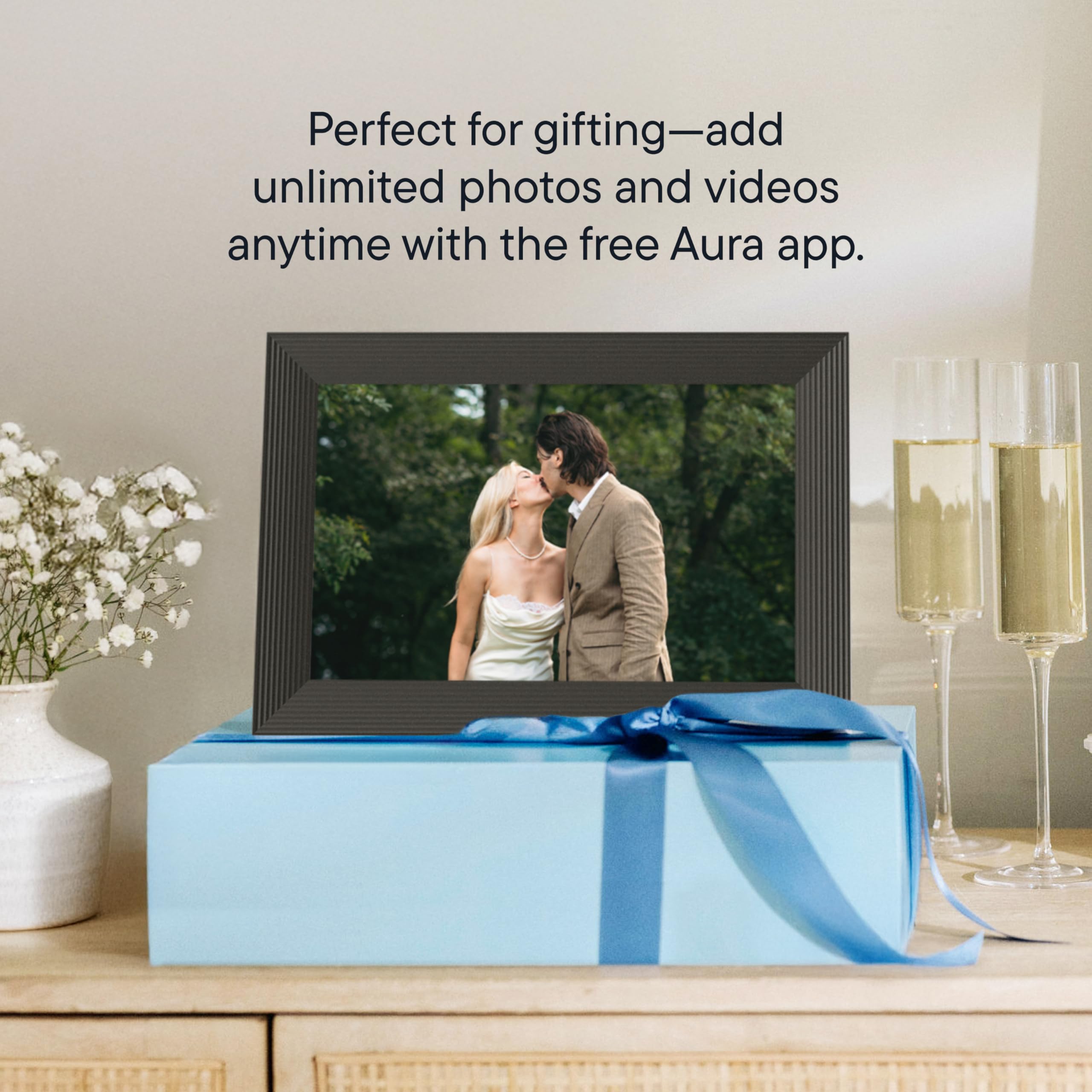 Aura Carver 10.1" HD Digital Picture Frame | Wirecutter's Best Digital Frame for Gifting | Send Photos Directly to Your Frame from Anywhere | Quick & Easy Setup Over WiFi | Unlimited Storage - Black